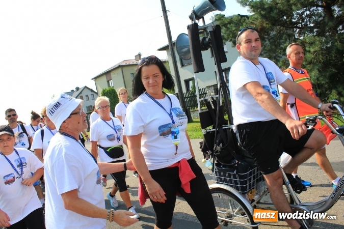 Zdjęcie w galerii na portalu naszwodzislaw.com: 228 pielgrzymów wyruszyło dziś w drogę z Lubomi na Jasną Górę wiadomości z regionu