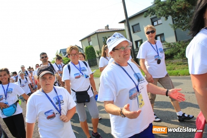 Zdjęcie w galerii na portalu naszwodzislaw.com: 228 pielgrzymów wyruszyło dziś w drogę z Lubomi na Jasną Górę wiadomości z regionu
