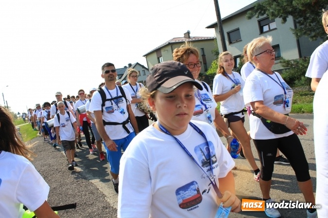 Zdjęcie w galerii na portalu naszwodzislaw.com: 228 pielgrzymów wyruszyło dziś w drogę z Lubomi na Jasną Górę wiadomości z regionu