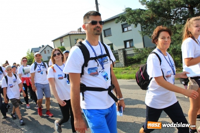 Zdjęcie w galerii na portalu naszwodzislaw.com: 228 pielgrzymów wyruszyło dziś w drogę z Lubomi na Jasną Górę wiadomości z regionu