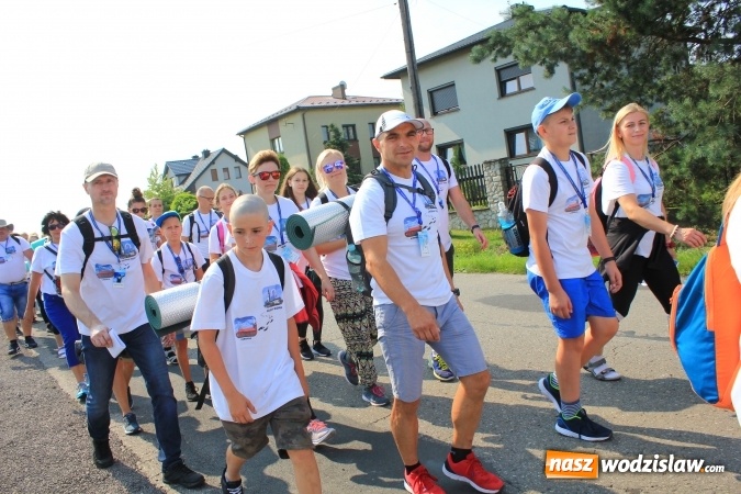 Zdjęcie w galerii na portalu naszwodzislaw.com: 228 pielgrzymów wyruszyło dziś w drogę z Lubomi na Jasną Górę wiadomości z regionu