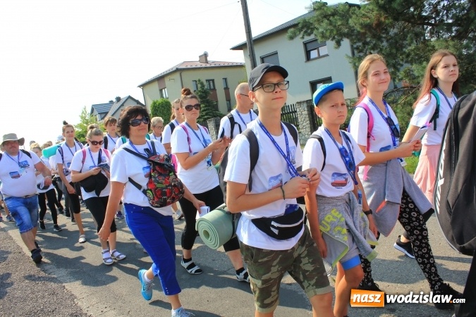 Zdjęcie w galerii na portalu naszwodzislaw.com: 228 pielgrzymów wyruszyło dziś w drogę z Lubomi na Jasną Górę wiadomości z regionu