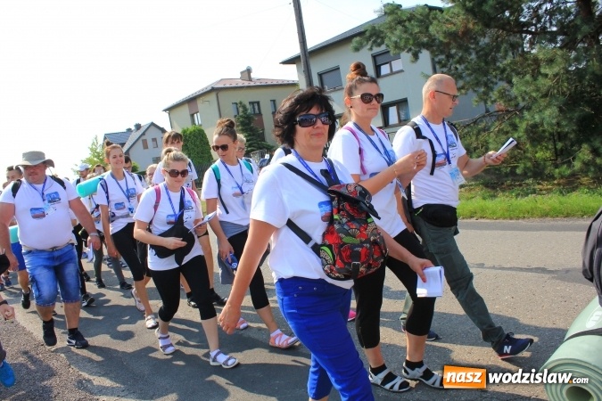 Zdjęcie w galerii na portalu naszwodzislaw.com: 228 pielgrzymów wyruszyło dziś w drogę z Lubomi na Jasną Górę wiadomości z regionu