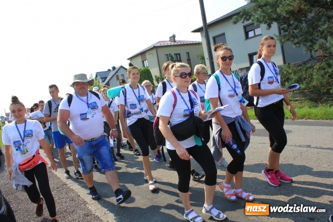 Zdjęcie w galerii na portalu naszwodzislaw.com: 228 pielgrzymów wyruszyło dziś w drogę z Lubomi na Jasną Górę wiadomości z regionu