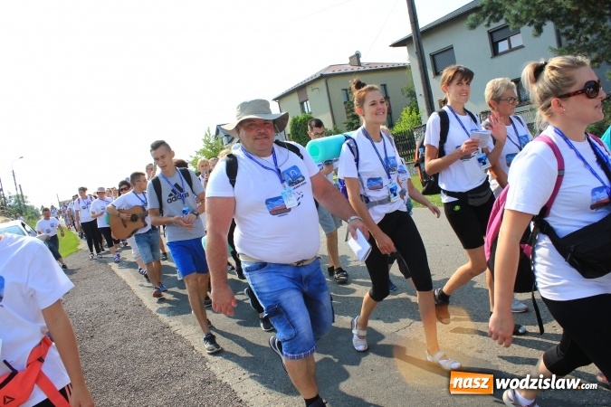 Zdjęcie w galerii na portalu naszwodzislaw.com: 228 pielgrzymów wyruszyło dziś w drogę z Lubomi na Jasną Górę wiadomości z regionu