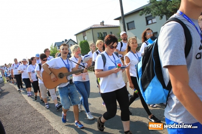 Zdjęcie w galerii na portalu naszwodzislaw.com: 228 pielgrzymów wyruszyło dziś w drogę z Lubomi na Jasną Górę wiadomości z regionu