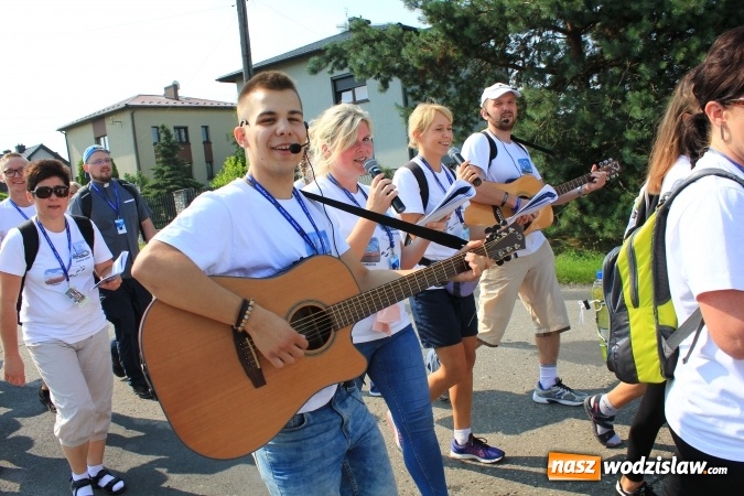 Zdjęcie w galerii na portalu naszwodzislaw.com: 228 pielgrzymów wyruszyło dziś w drogę z Lubomi na Jasną Górę wiadomości z regionu