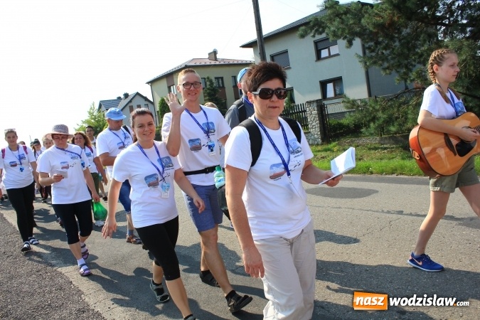 Zdjęcie w galerii na portalu naszwodzislaw.com: 228 pielgrzymów wyruszyło dziś w drogę z Lubomi na Jasną Górę wiadomości z regionu