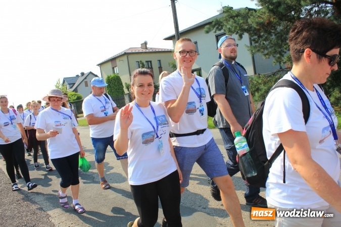 Zdjęcie w galerii na portalu naszwodzislaw.com: 228 pielgrzymów wyruszyło dziś w drogę z Lubomi na Jasną Górę wiadomości z regionu