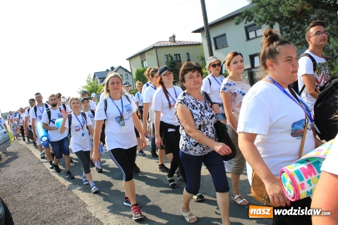 Zdjęcie w galerii na portalu naszwodzislaw.com: 228 pielgrzymów wyruszyło dziś w drogę z Lubomi na Jasną Górę wiadomości z regionu