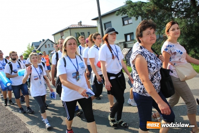 Zdjęcie w galerii na portalu naszwodzislaw.com: 228 pielgrzymów wyruszyło dziś w drogę z Lubomi na Jasną Górę wiadomości z regionu