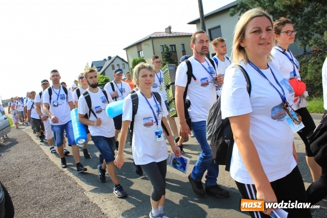 Zdjęcie w galerii na portalu naszwodzislaw.com: 228 pielgrzymów wyruszyło dziś w drogę z Lubomi na Jasną Górę wiadomości z regionu
