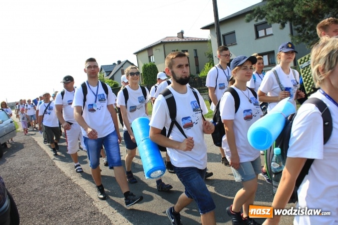 Zdjęcie w galerii na portalu naszwodzislaw.com: 228 pielgrzymów wyruszyło dziś w drogę z Lubomi na Jasną Górę wiadomości z regionu