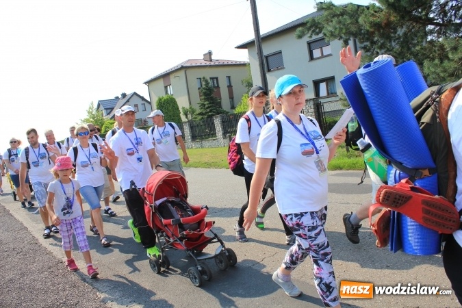 Zdjęcie w galerii na portalu naszwodzislaw.com: 228 pielgrzymów wyruszyło dziś w drogę z Lubomi na Jasną Górę wiadomości z regionu