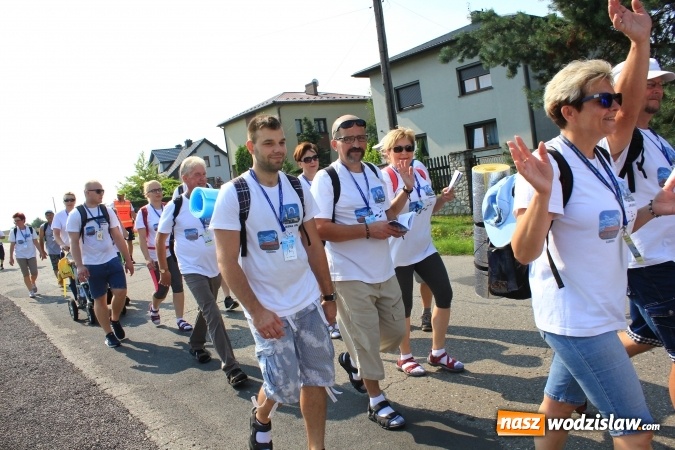 Zdjęcie w galerii na portalu naszwodzislaw.com: 228 pielgrzymów wyruszyło dziś w drogę z Lubomi na Jasną Górę wiadomości z regionu