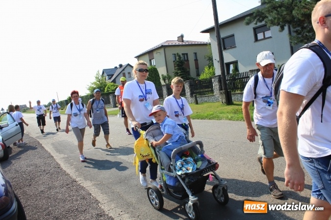 Zdjęcie w galerii na portalu naszwodzislaw.com: 228 pielgrzymów wyruszyło dziś w drogę z Lubomi na Jasną Górę wiadomości z regionu