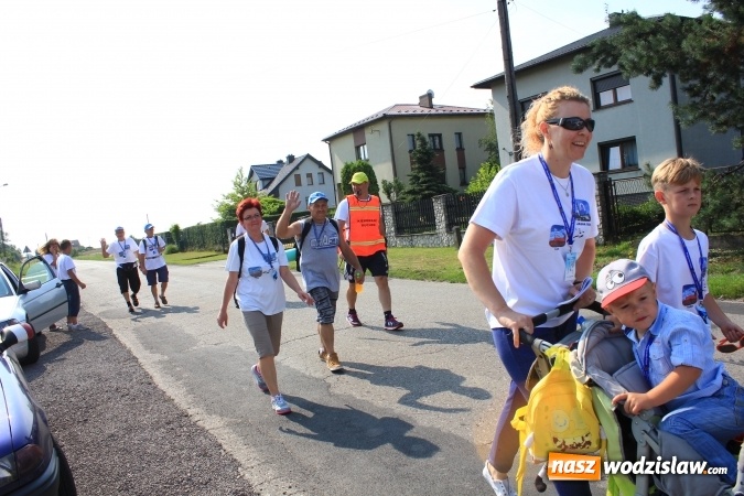 Zdjęcie w galerii na portalu naszwodzislaw.com: 228 pielgrzymów wyruszyło dziś w drogę z Lubomi na Jasną Górę wiadomości z regionu