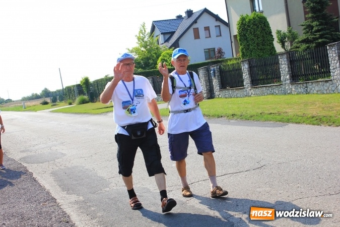 Zdjęcie w galerii na portalu naszwodzislaw.com: 228 pielgrzymów wyruszyło dziś w drogę z Lubomi na Jasną Górę wiadomości z regionu