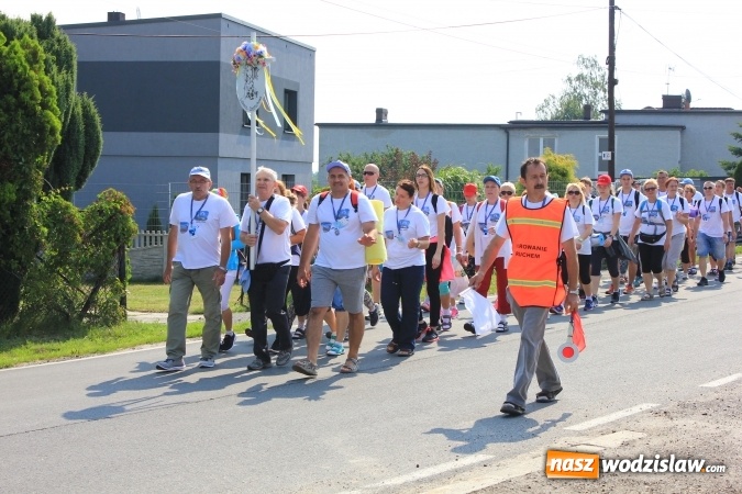 Zdjęcie w galerii na portalu naszwodzislaw.com: 228 pielgrzymów wyruszyło dziś w drogę z Lubomi na Jasną Górę wiadomości z regionu