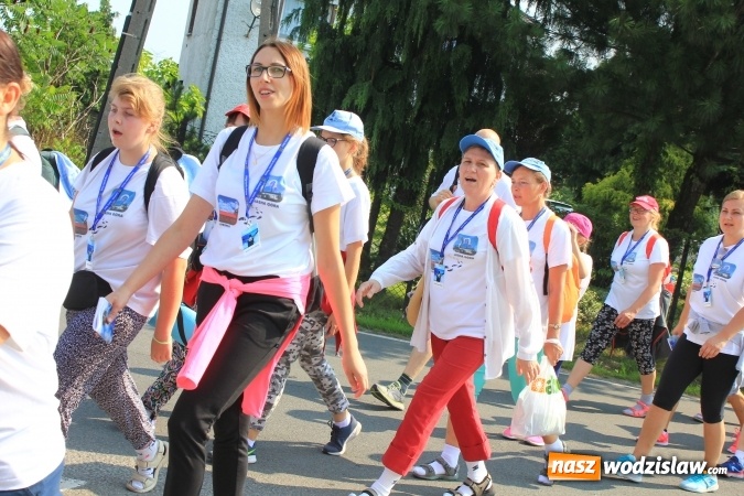 Zdjęcie w galerii na portalu naszwodzislaw.com: 228 pielgrzymów wyruszyło dziś w drogę z Lubomi na Jasną Górę wiadomości z regionu