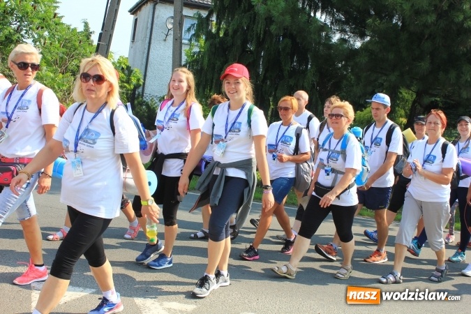 Zdjęcie w galerii na portalu naszwodzislaw.com: 228 pielgrzymów wyruszyło dziś w drogę z Lubomi na Jasną Górę wiadomości z regionu