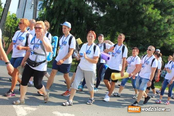 Zdjęcie w galerii na portalu naszwodzislaw.com: 228 pielgrzymów wyruszyło dziś w drogę z Lubomi na Jasną Górę wiadomości z regionu