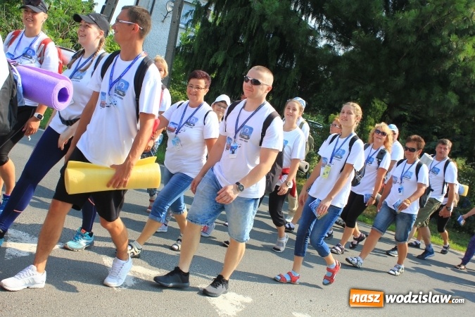 Zdjęcie w galerii na portalu naszwodzislaw.com: 228 pielgrzymów wyruszyło dziś w drogę z Lubomi na Jasną Górę wiadomości z regionu
