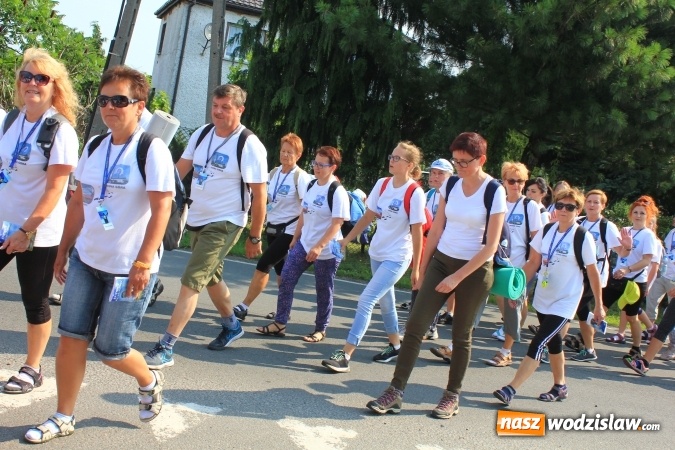 Zdjęcie w galerii na portalu naszwodzislaw.com: 228 pielgrzymów wyruszyło dziś w drogę z Lubomi na Jasną Górę wiadomości z regionu