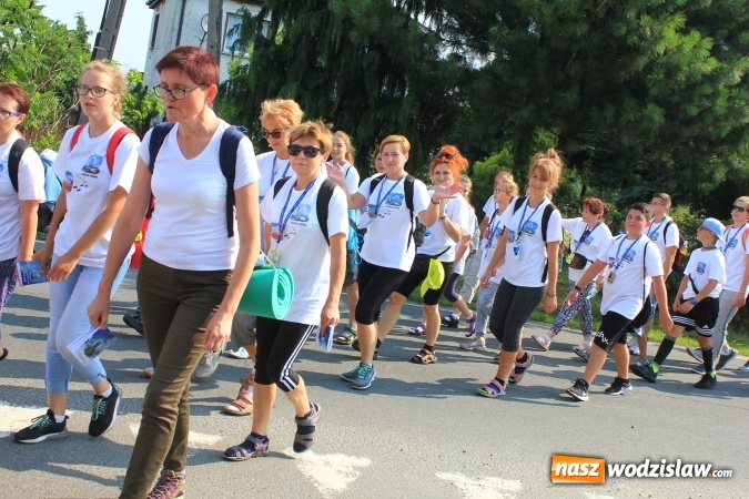 Zdjęcie w galerii na portalu naszwodzislaw.com: 228 pielgrzymów wyruszyło dziś w drogę z Lubomi na Jasną Górę wiadomości z regionu