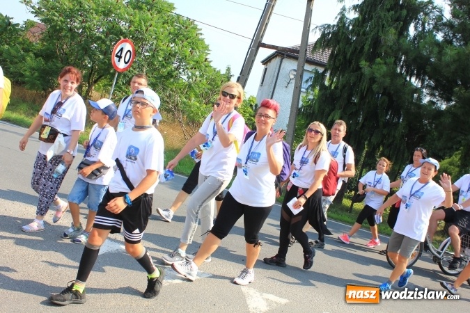 Zdjęcie w galerii na portalu naszwodzislaw.com: 228 pielgrzymów wyruszyło dziś w drogę z Lubomi na Jasną Górę wiadomości z regionu