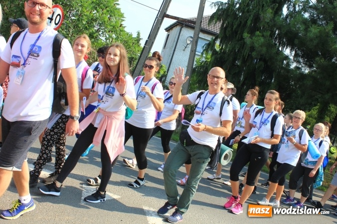 Zdjęcie w galerii na portalu naszwodzislaw.com: 228 pielgrzymów wyruszyło dziś w drogę z Lubomi na Jasną Górę wiadomości z regionu