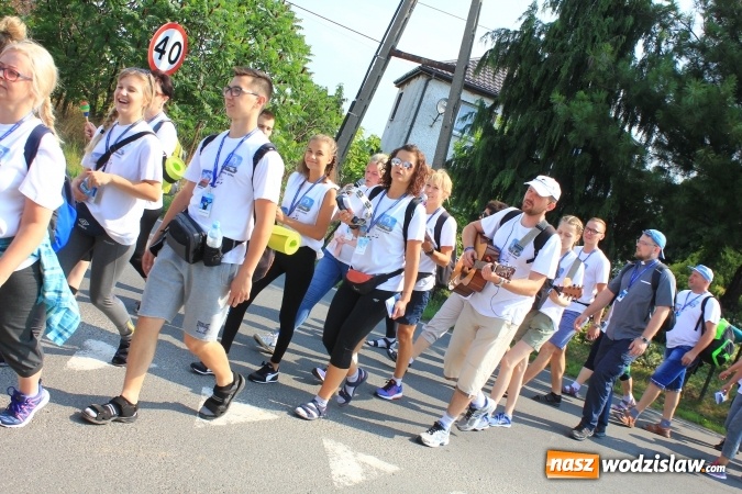 Zdjęcie w galerii na portalu naszwodzislaw.com: 228 pielgrzymów wyruszyło dziś w drogę z Lubomi na Jasną Górę wiadomości z regionu