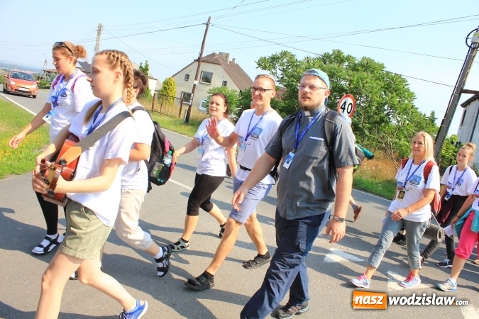 Zdjęcie w galerii na portalu naszwodzislaw.com: 228 pielgrzymów wyruszyło dziś w drogę z Lubomi na Jasną Górę wiadomości z regionu