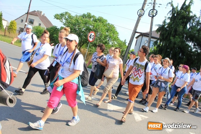 Zdjęcie w galerii na portalu naszwodzislaw.com: 228 pielgrzymów wyruszyło dziś w drogę z Lubomi na Jasną Górę wiadomości z regionu