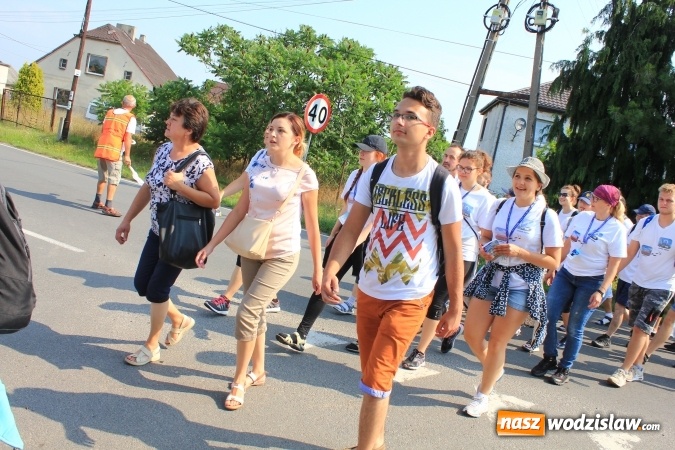 Zdjęcie w galerii na portalu naszwodzislaw.com: 228 pielgrzymów wyruszyło dziś w drogę z Lubomi na Jasną Górę wiadomości z regionu
