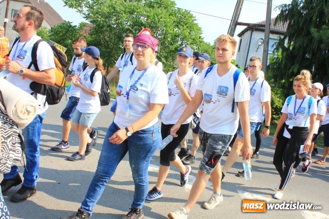 Zdjęcie w galerii na portalu naszwodzislaw.com: 228 pielgrzymów wyruszyło dziś w drogę z Lubomi na Jasną Górę wiadomości z regionu