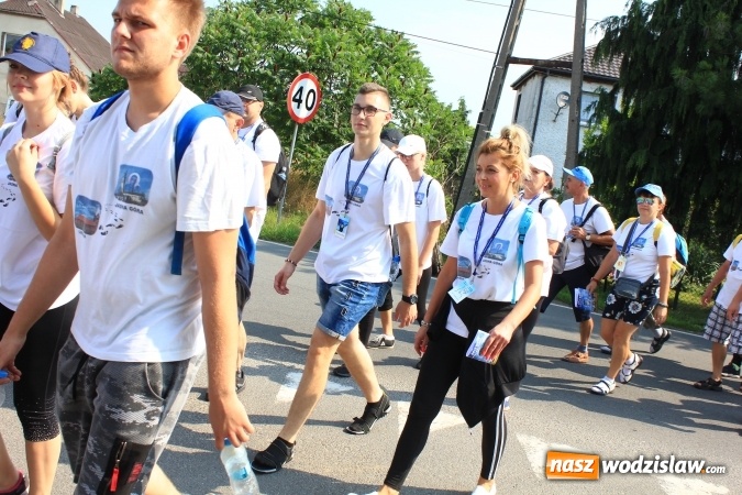 Zdjęcie w galerii na portalu naszwodzislaw.com: 228 pielgrzymów wyruszyło dziś w drogę z Lubomi na Jasną Górę wiadomości z regionu