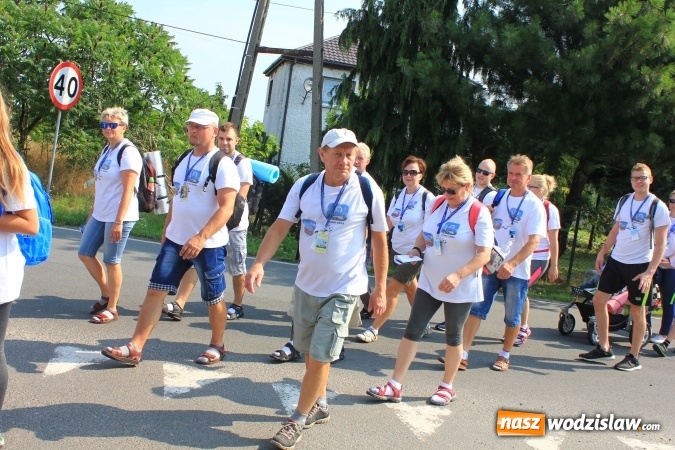 Zdjęcie w galerii na portalu naszwodzislaw.com: 228 pielgrzymów wyruszyło dziś w drogę z Lubomi na Jasną Górę wiadomości z regionu