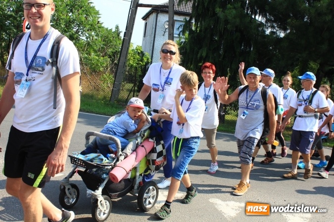 Zdjęcie w galerii na portalu naszwodzislaw.com: 228 pielgrzymów wyruszyło dziś w drogę z Lubomi na Jasną Górę wiadomości z regionu