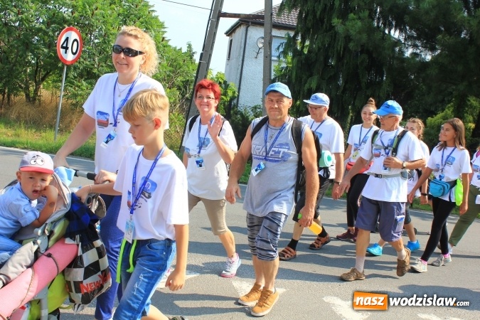 Zdjęcie w galerii na portalu naszwodzislaw.com: 228 pielgrzymów wyruszyło dziś w drogę z Lubomi na Jasną Górę wiadomości z regionu
