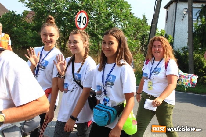 Zdjęcie w galerii na portalu naszwodzislaw.com: 228 pielgrzymów wyruszyło dziś w drogę z Lubomi na Jasną Górę wiadomości z regionu