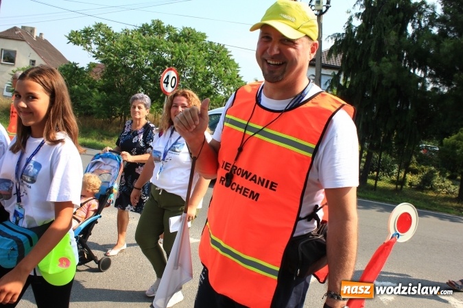 Zdjęcie w galerii na portalu naszwodzislaw.com: 228 pielgrzymów wyruszyło dziś w drogę z Lubomi na Jasną Górę wiadomości z regionu