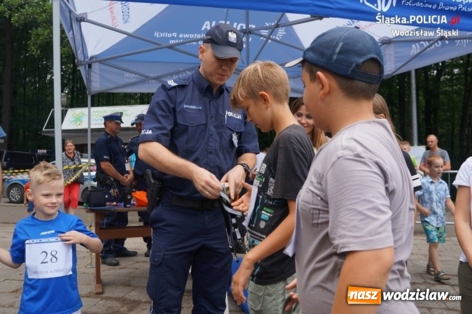 Zdjęcie w galerii na portalu naszwodzislaw.com: Policjanci spotkali się z dziećmi w ramach akcji Kręci mnie bezpieczeństwo nad wodą wiadomości z regionu