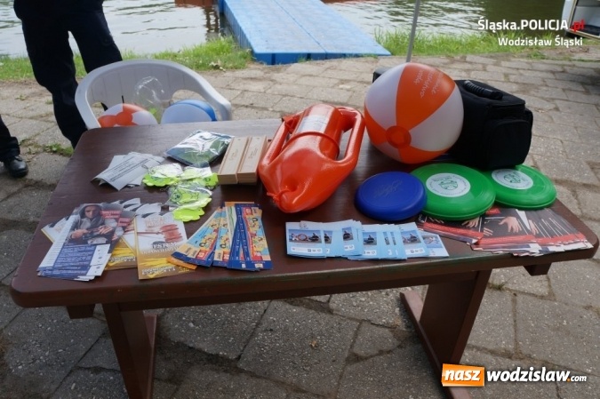 Zdjęcie w galerii na portalu naszwodzislaw.com: Policjanci spotkali się z dziećmi w ramach akcji Kręci mnie bezpieczeństwo nad wodą wiadomości z regionu