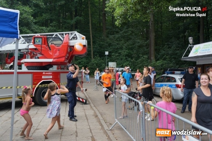 Zdjęcie w galerii na portalu naszwodzislaw.com: Policjanci spotkali się z dziećmi w ramach akcji Kręci mnie bezpieczeństwo nad wodą wiadomości z regionu