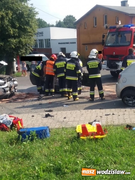Zdjęcie w galerii na portalu naszwodzislaw.com: Wypadek w Połomi. Kobieta nie zastosowała się do znaku STOP  wiadomości z regionu