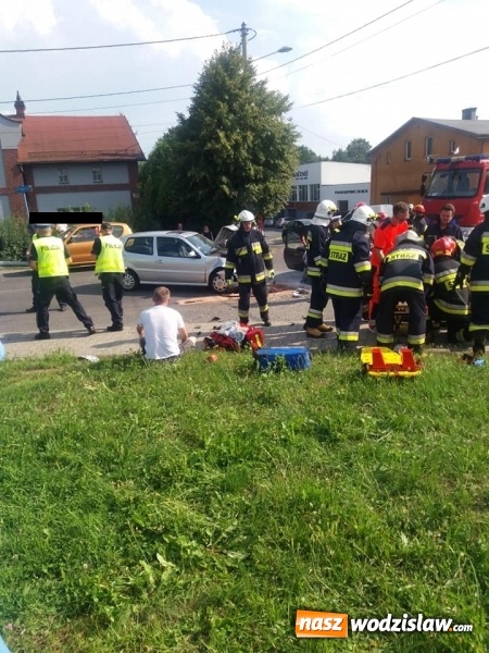Zdjęcie w galerii na portalu naszwodzislaw.com: Wypadek w Połomi. Kobieta nie zastosowała się do znaku STOP  wiadomości z regionu