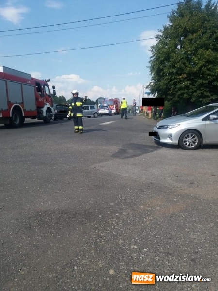 Zdjęcie w galerii na portalu naszwodzislaw.com: Wypadek w Połomi. Kobieta nie zastosowała się do znaku STOP  wiadomości z regionu
