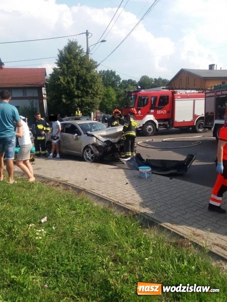 Zdjęcie w galerii na portalu naszwodzislaw.com: Wypadek w Połomi. Kobieta nie zastosowała się do znaku STOP  wiadomości z regionu