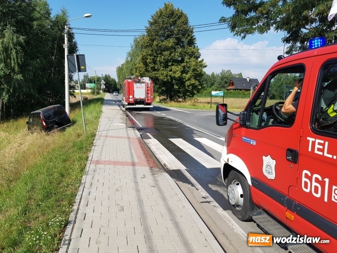 Zdjęcie w galerii na portalu naszwodzislaw.com: Rogów. Na szczęście skończyło się na kolizji  wiadomości z regionu